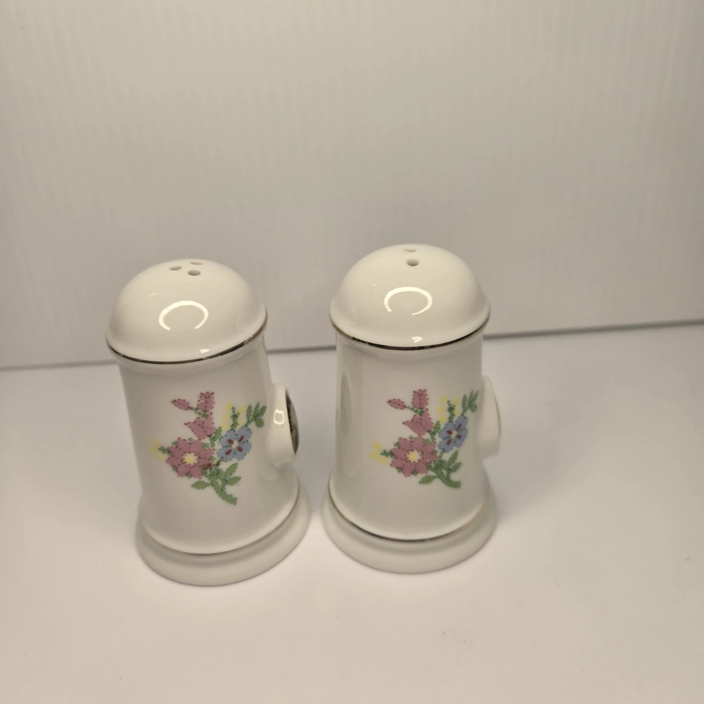 Vintage Floral Salt and Pepper Shakers - photo 3