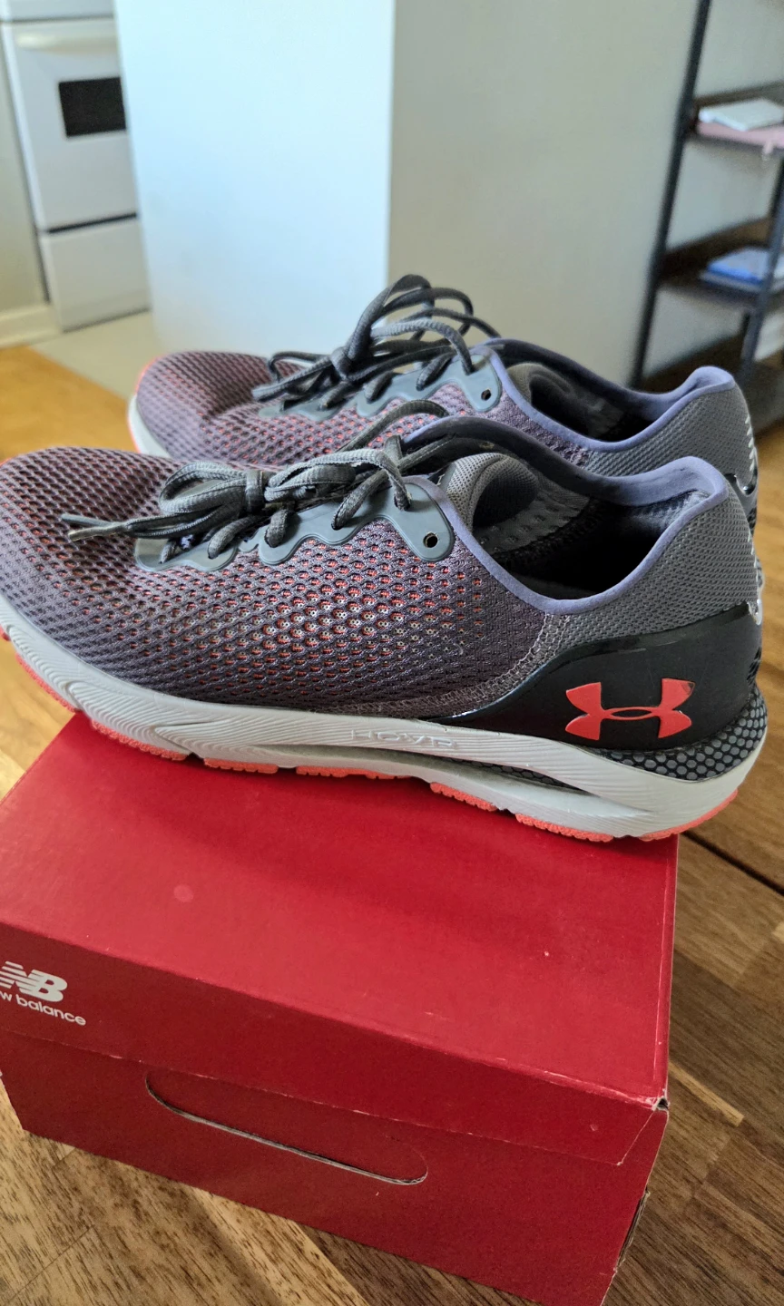 Running Shoes Man 9.5 – Used, Great Condition