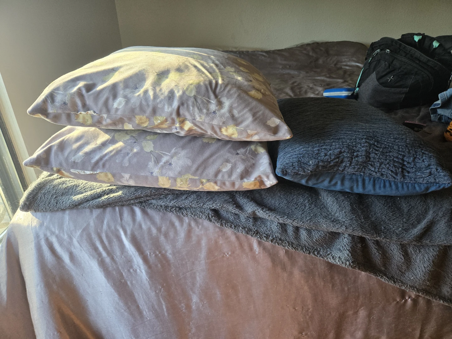 Decorative Throw Pillows & Storage/laundry basket - photo 5