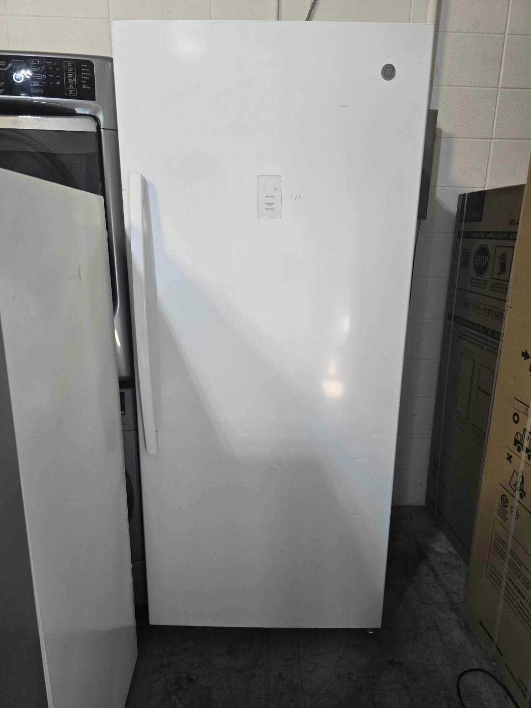 GE Appliances FUF21SMTFGWW Freezer