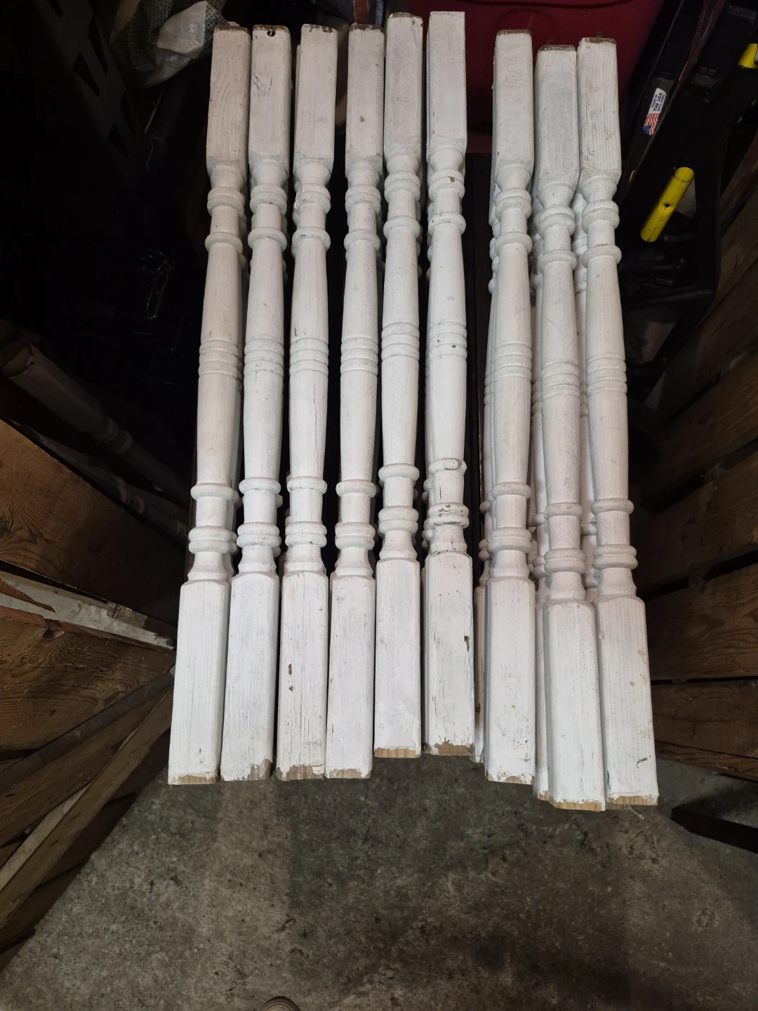 Lot of 10 White Wooden Balusters - photo 2