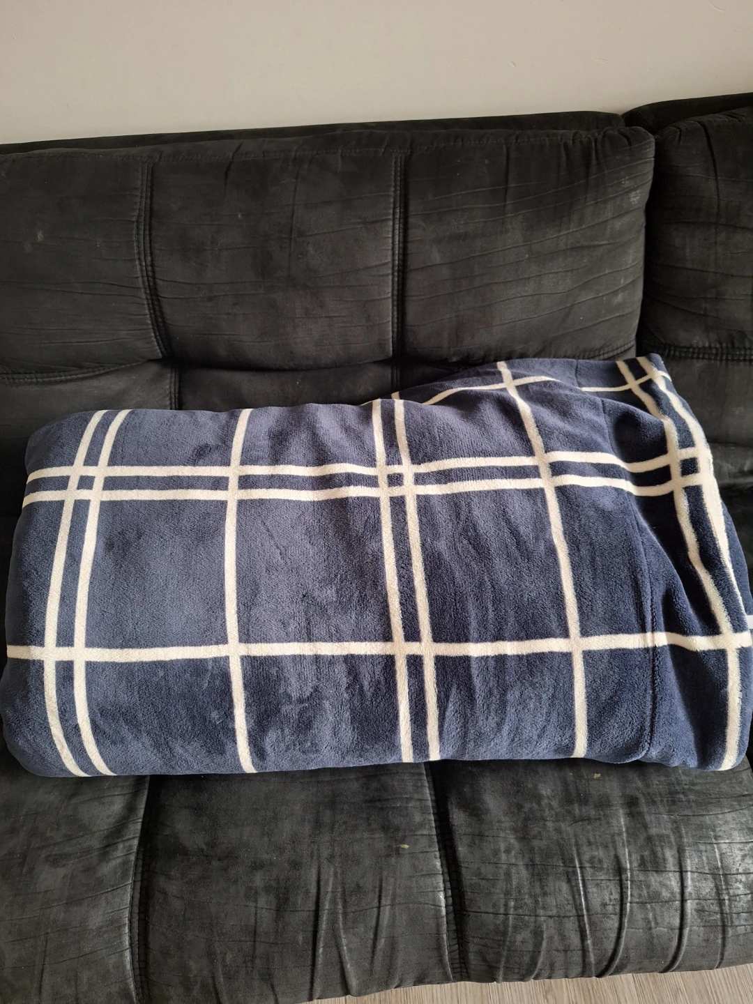 Blue and White Plaid Fleece Throw Blanket