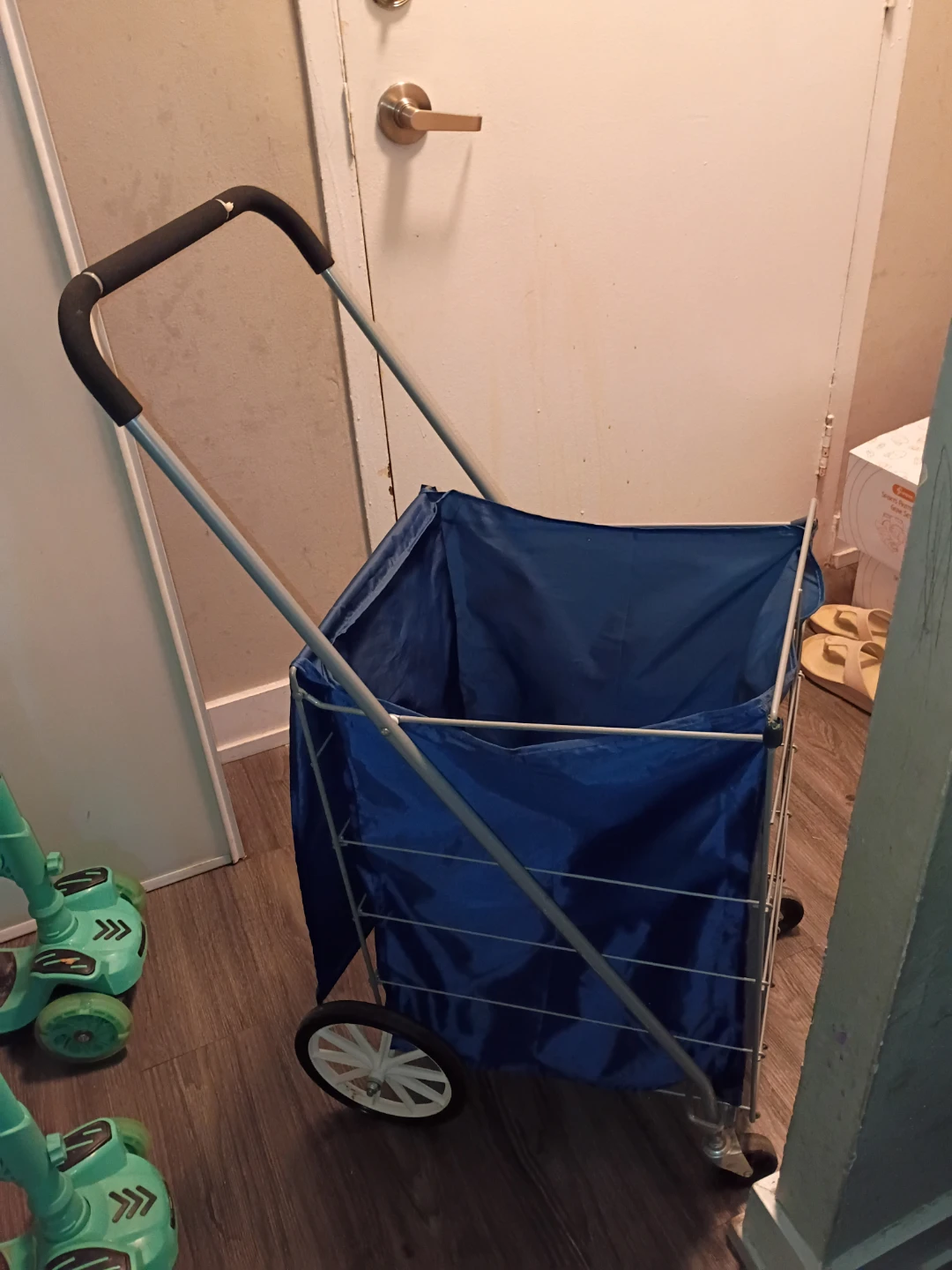 Blue Shopping Cart with Metal Frame - photo 2