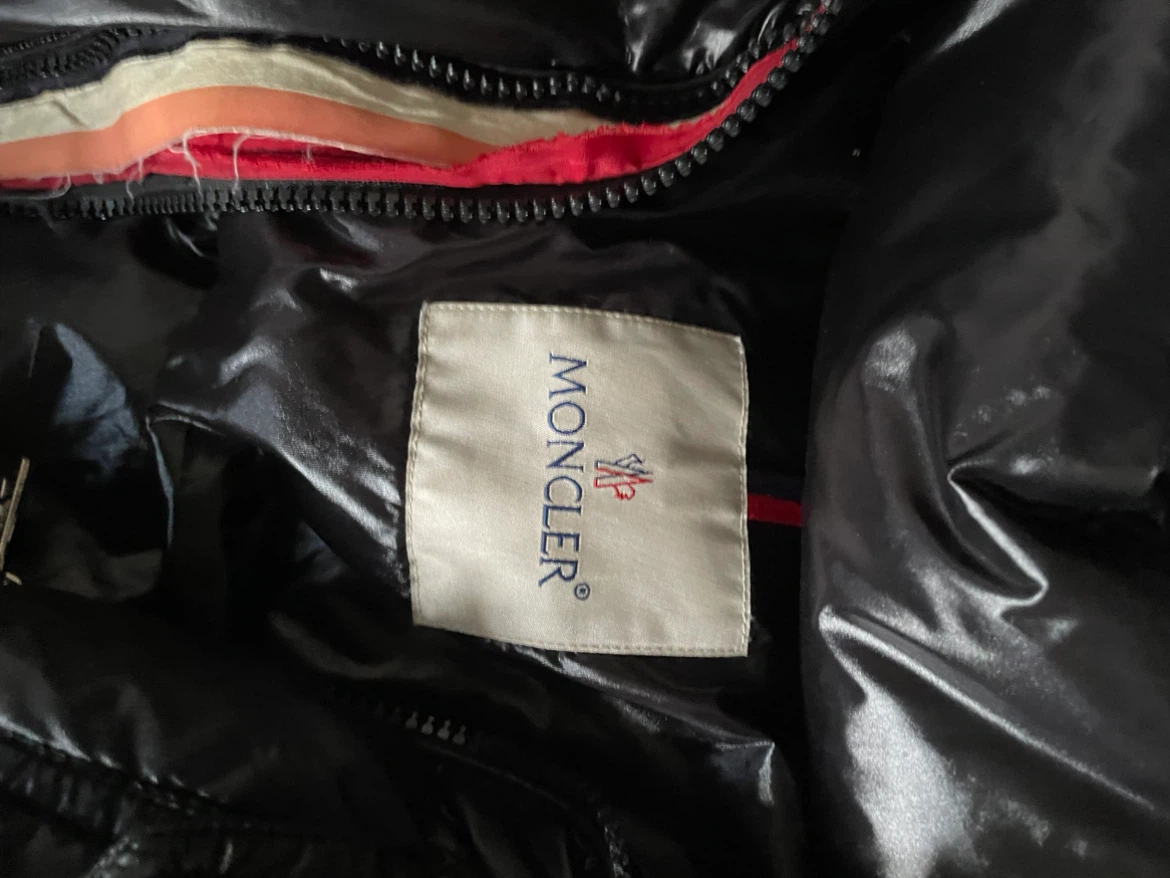 Moncler coat with hood and image - photo 4