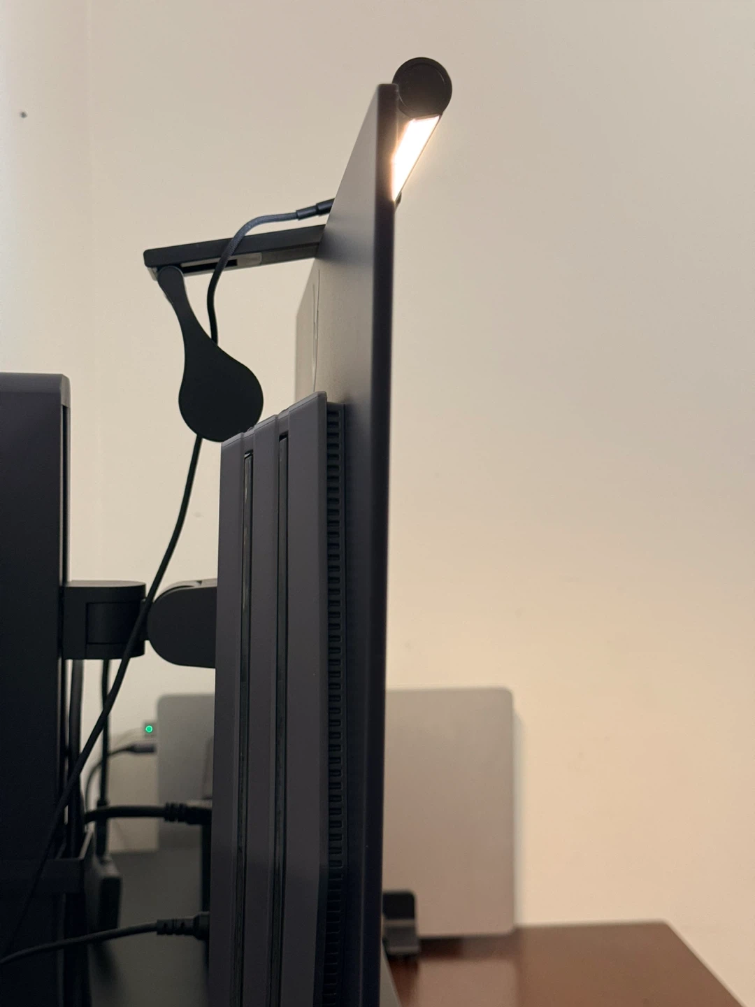 LG UltraGear OLED 27" QHD 240Hz Gaming Monitor - photo 3
