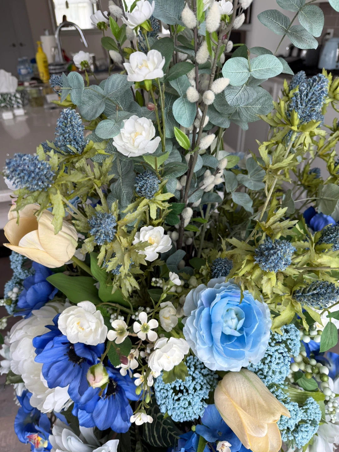 Stunning large-scale artificial floral arrangement - photo 2