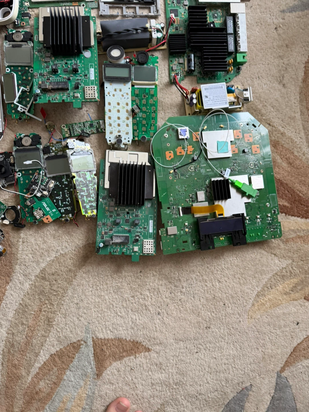 Electronic Items for Sale – Audio, Router, Old Phone - photo 4
