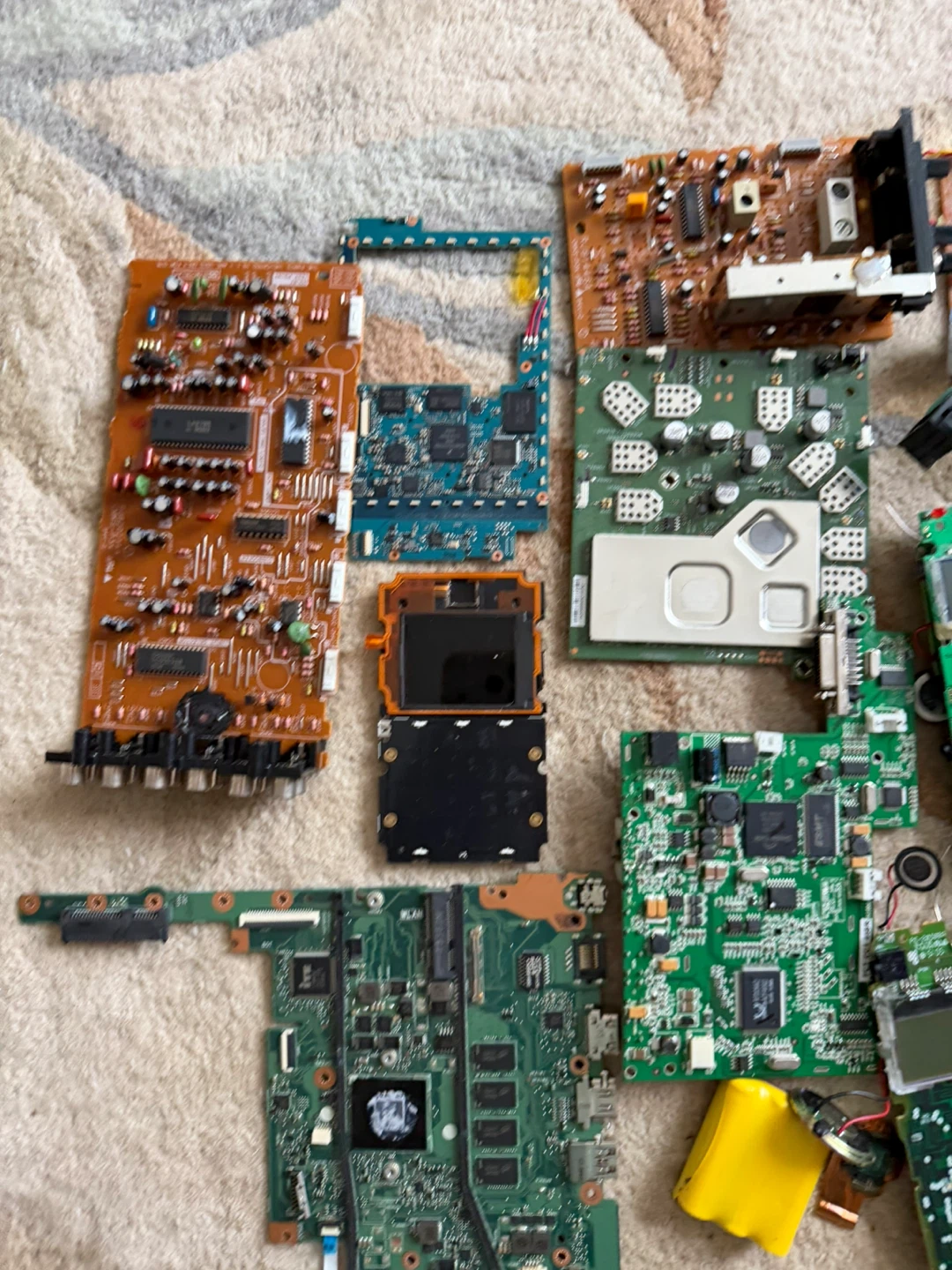 Electronic Items for Sale – Audio, Router, Old Phone - photo 2