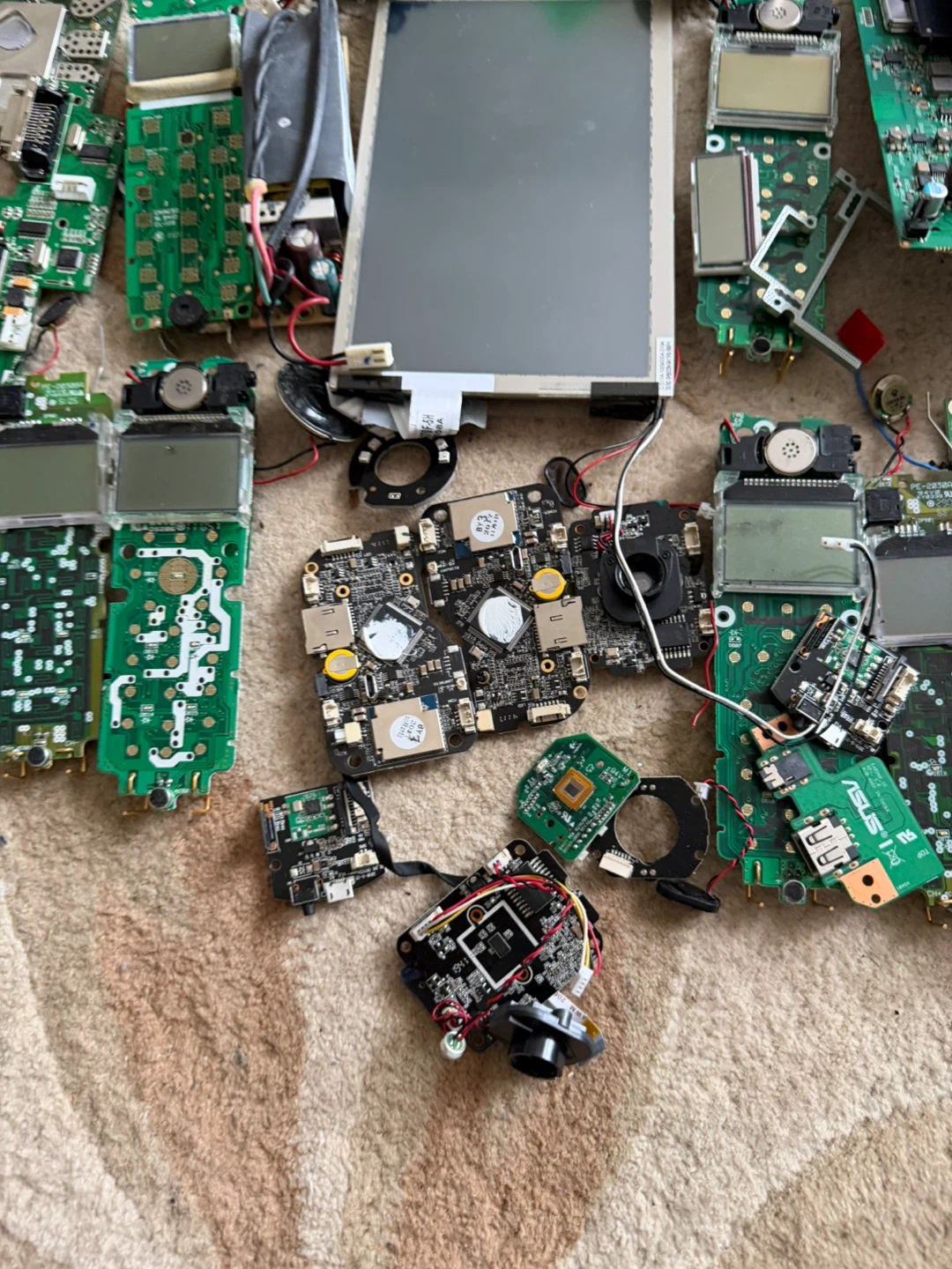 Electronic Items for Sale – Audio, Router, Old Phone - photo 5