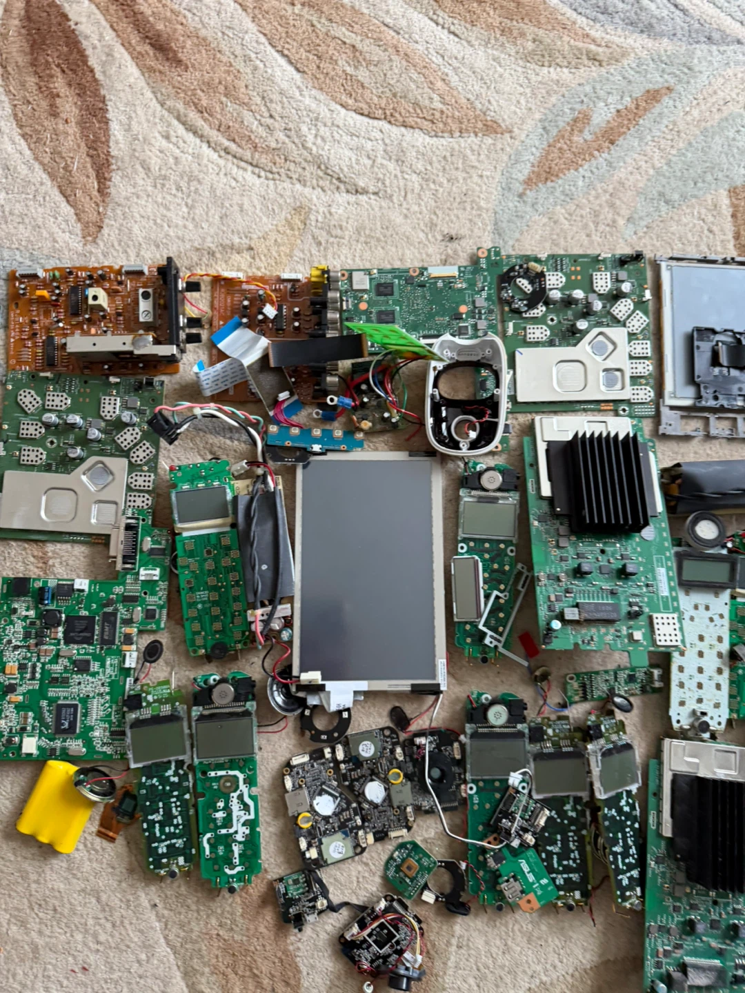 Electronic Items for Sale – Audio, Router, Old Phone - photo 3