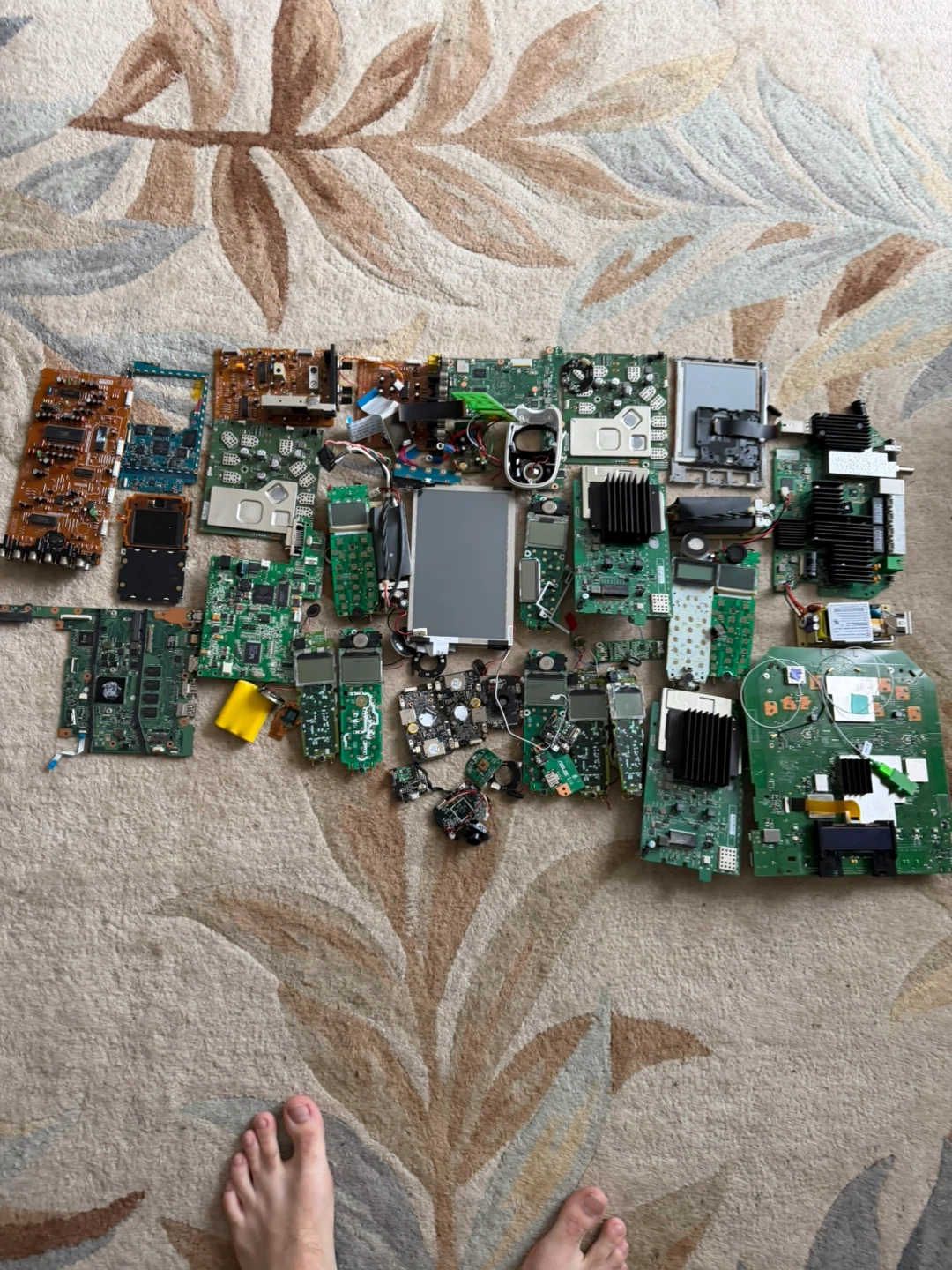 Electronic Items for Sale – Audio, Router, Old Phone