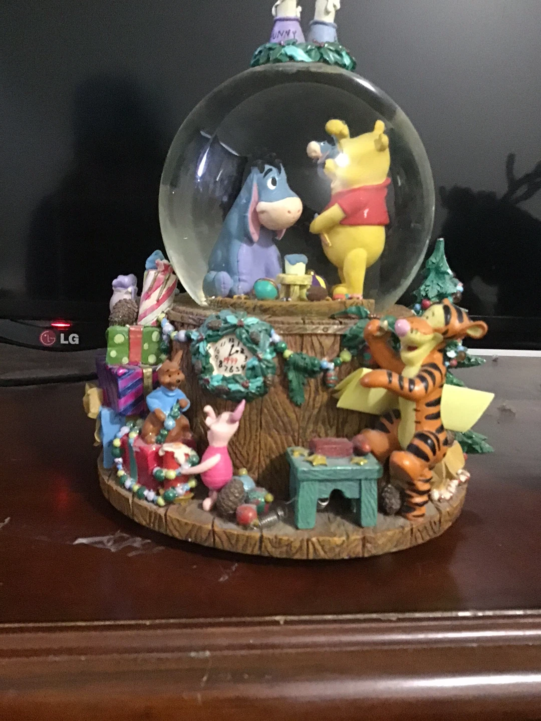 Disney Winnie the Pooh Christmas Snow Globe