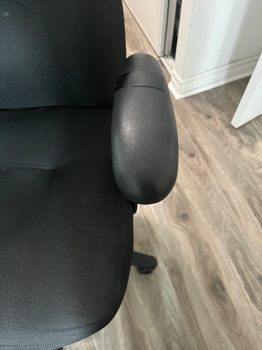 Black Office Chair with Armrests - photo 2