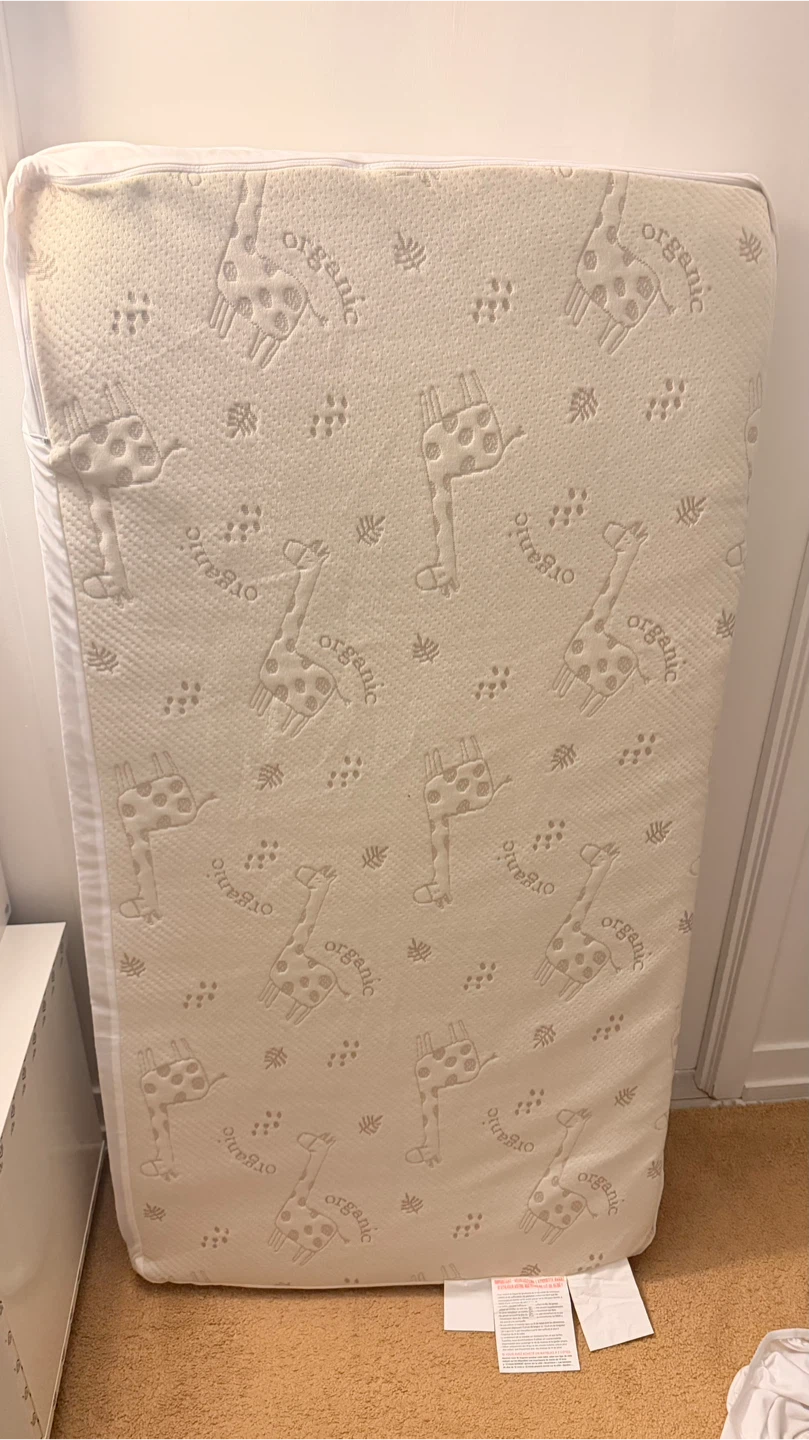 Organic Crib Mattress with Giraffe Print