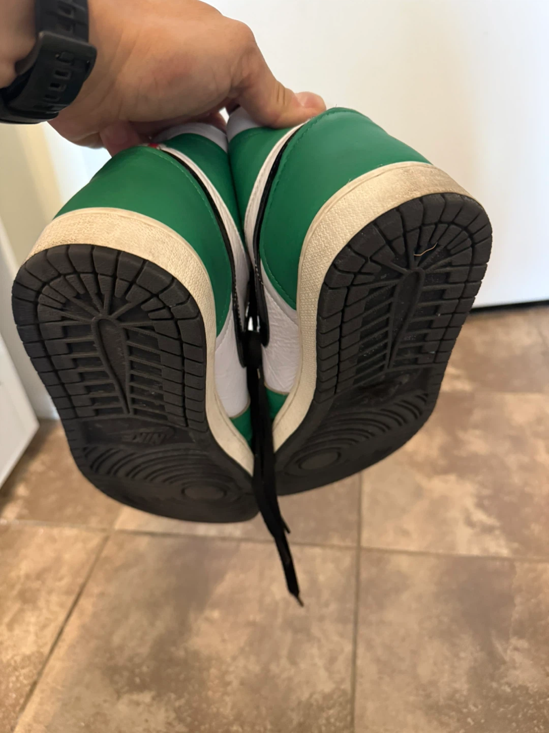 Air Jordan 1 High OG Lucky Green Sneakers - photo 3