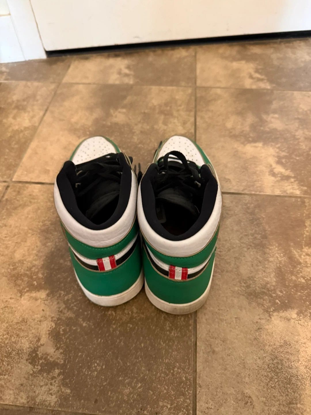 Air Jordan 1 High OG Lucky Green Sneakers - photo 4