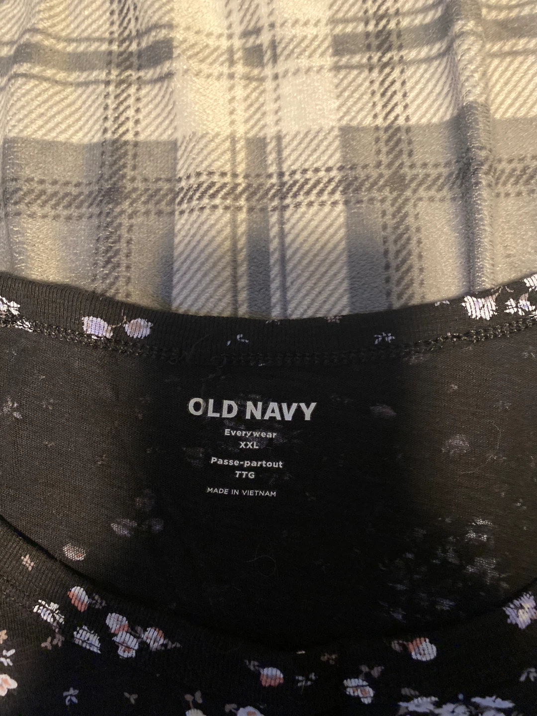 Women’s Old Navy Black Floral T-Shirt Size XXL - photo 2