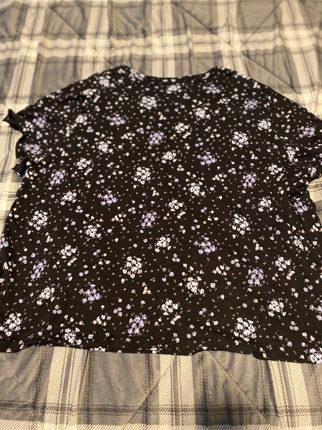 Women’s Old Navy Black Floral T-Shirt Size XXL - photo 3