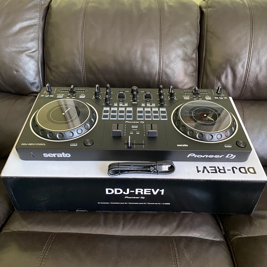 Pioneer DDJ-REV1 DJ Controller