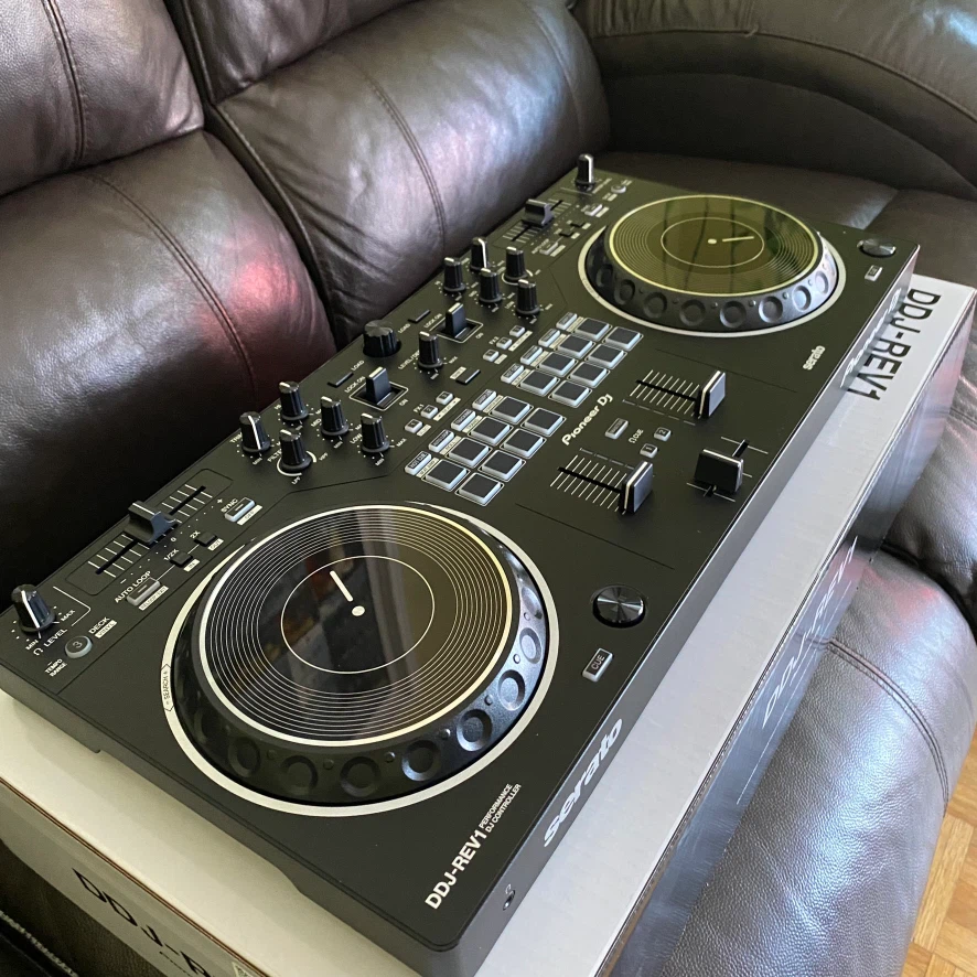 Pioneer DDJ-REV1 DJ Controller - photo 2