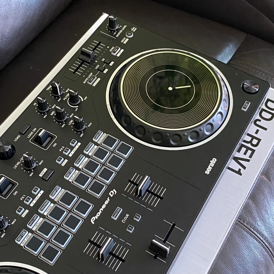 Pioneer DDJ-REV1 DJ Controller - photo 4