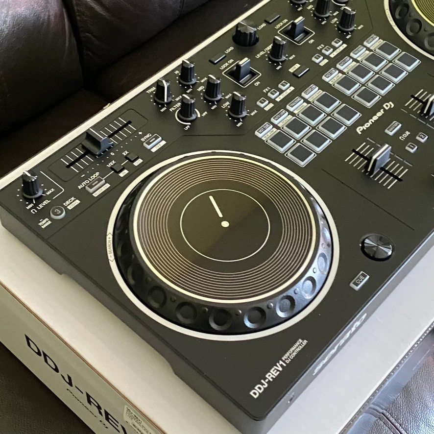 Pioneer DDJ-REV1 DJ Controller - photo 5
