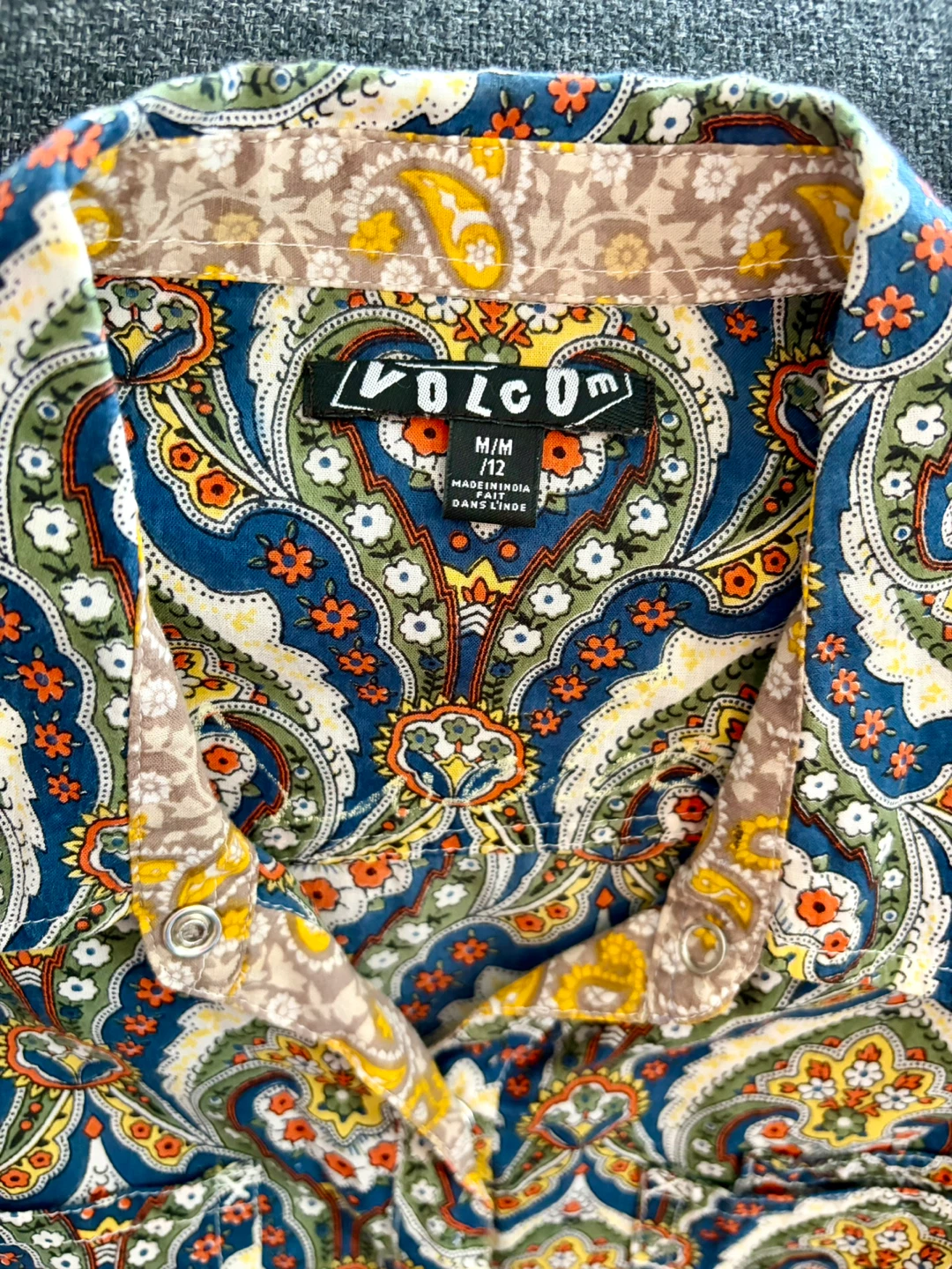 Volcom women’s Paisley Print western style snap-Up Shirt M/M