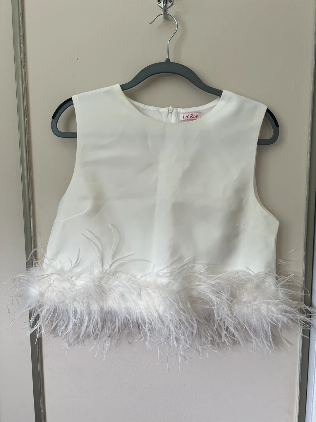 La' Ros White Feather Trim Cropped Top