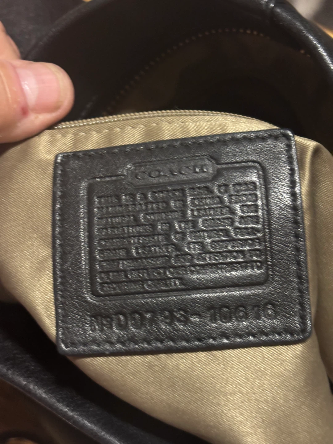 Coach Carly Hobo Handbag //Negotiable - photo 4