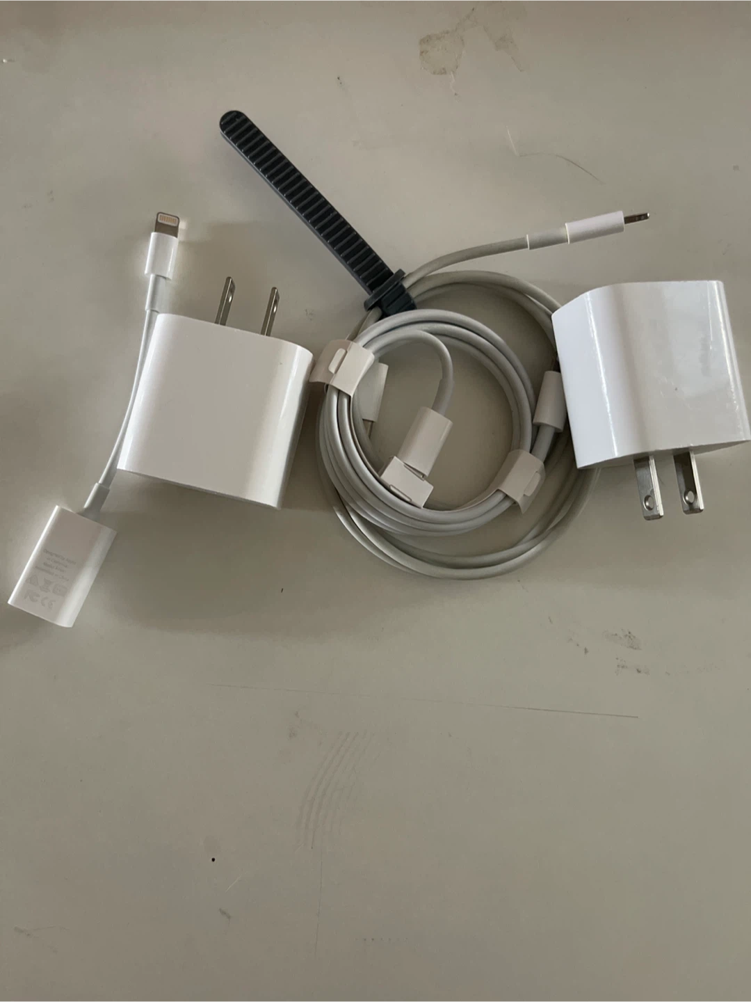 Apple Lightning Adapter + charger