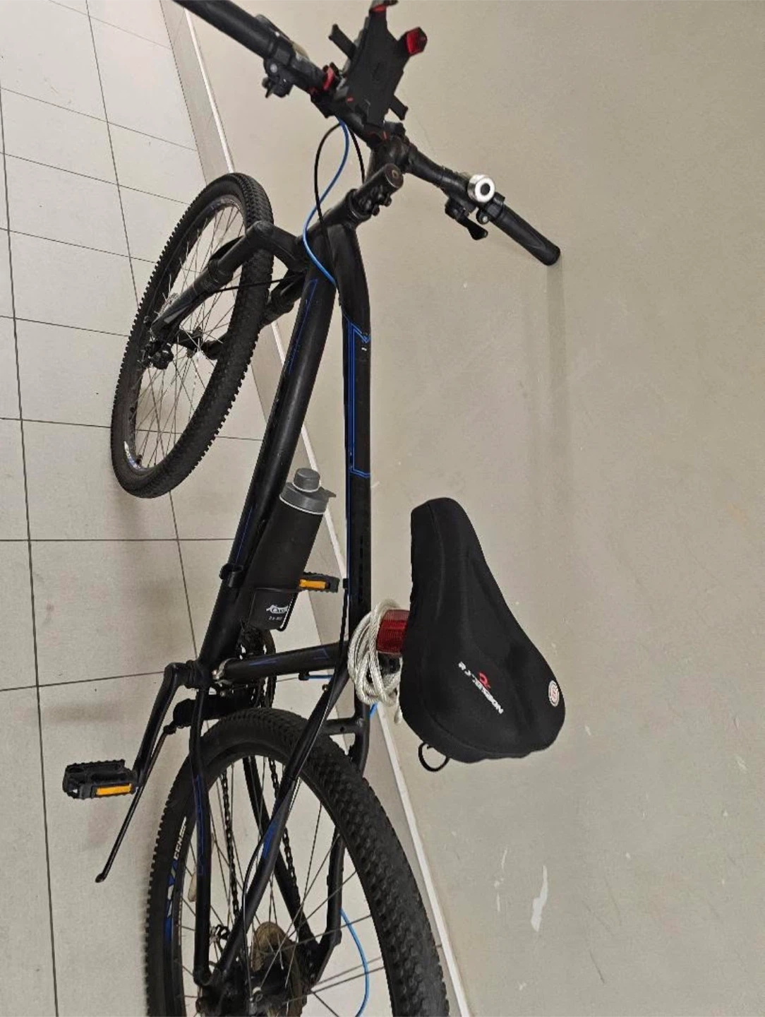 Black Mountain Bike with Water Bottle Holder - photo 3