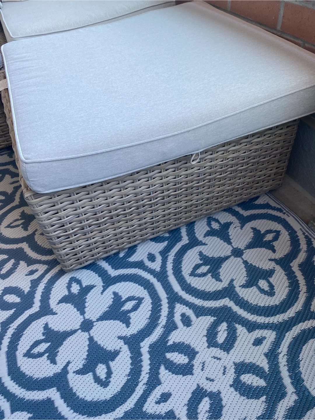 Outdoor Ottoman w/Wood Top and Cushion