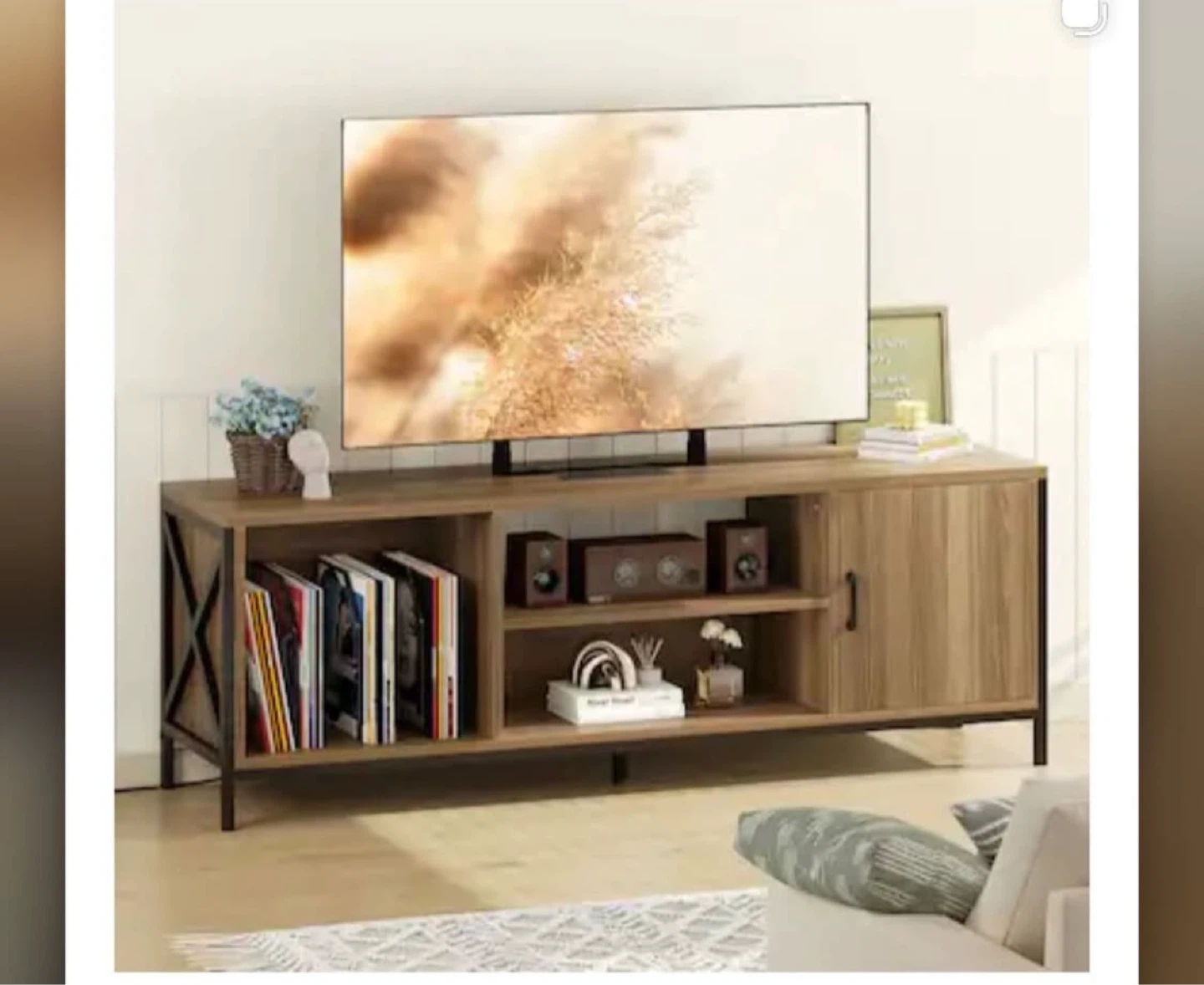 All furniture in the same place - photo 4