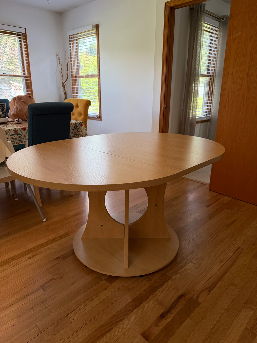 IPORMIS Extendable Dining Table