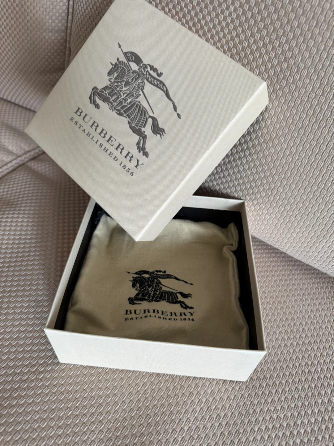 Burberry box, cotton bag and papers of authenticity - photo 2