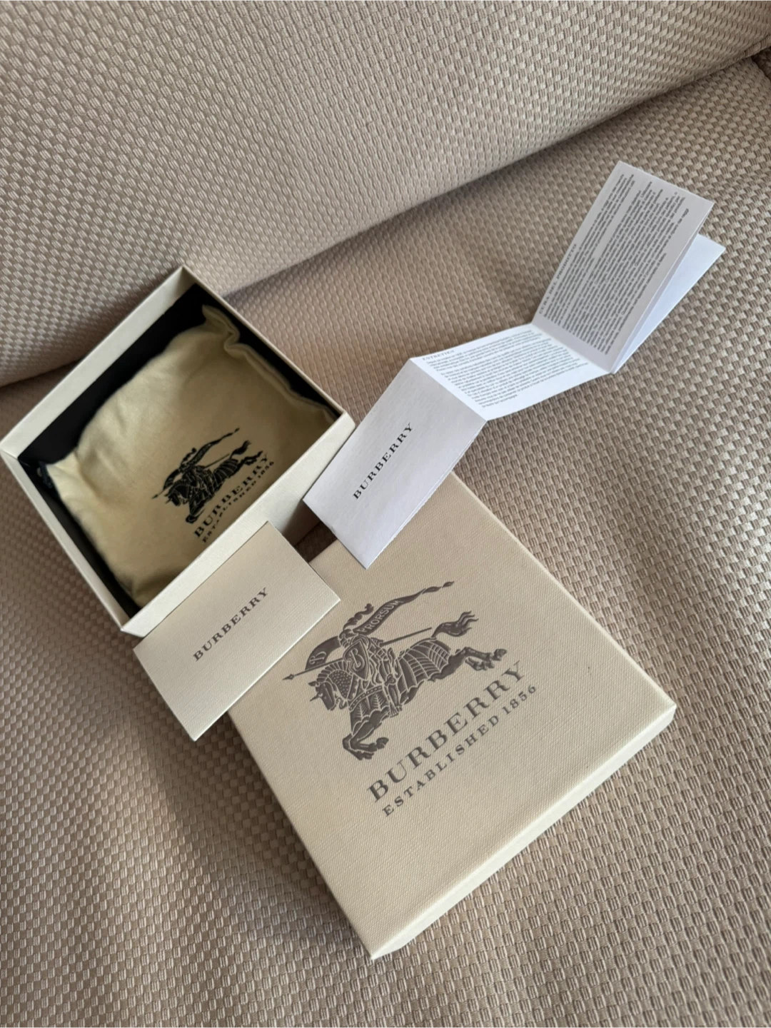 Burberry box, cotton bag and papers of authenticity - photo 3