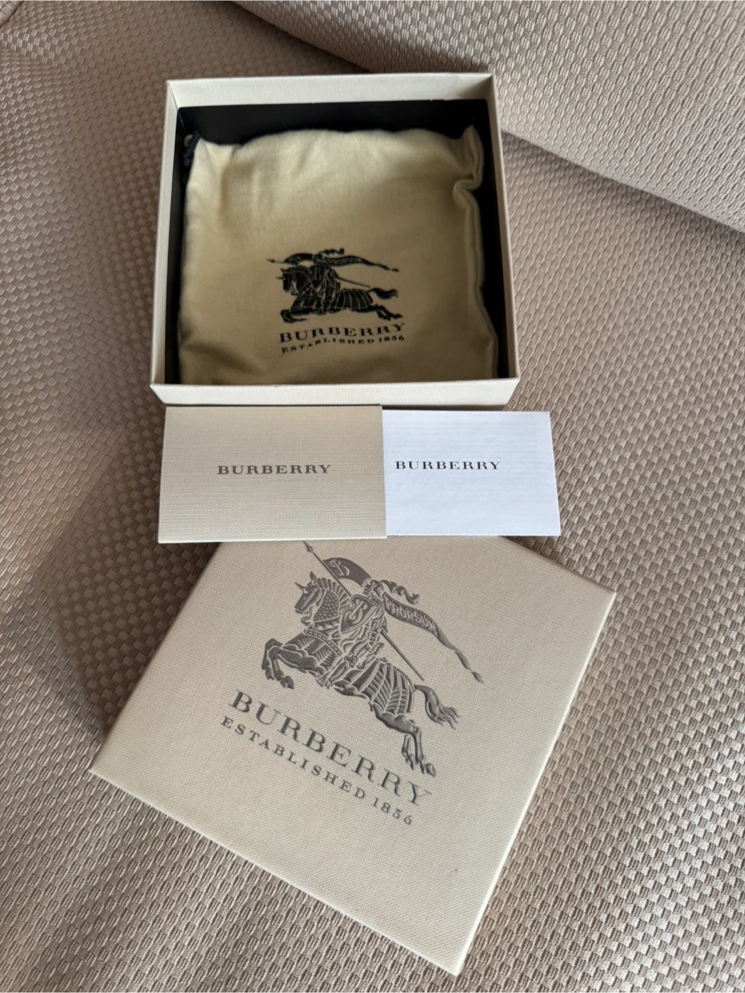 Burberry box, cotton bag and papers of authenticity - photo 4