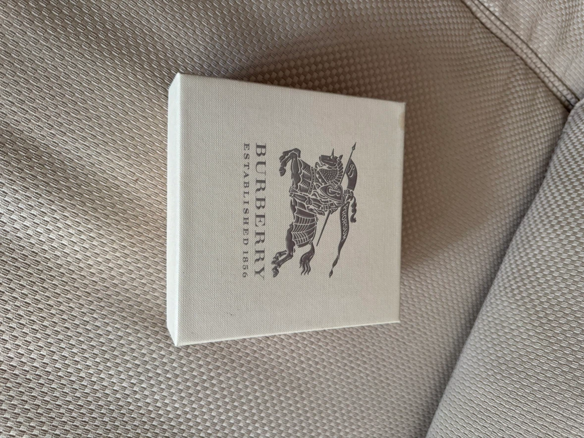 Burberry box, cotton bag and papers of authenticity - photo 5