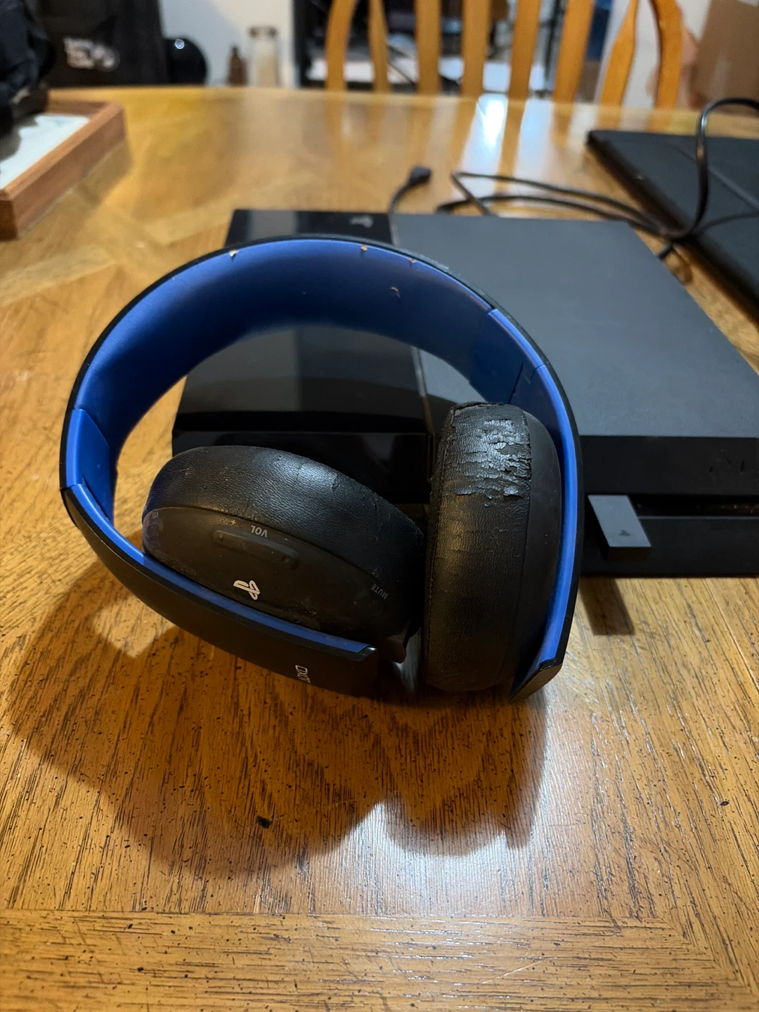 PS4 with Bluetooth headset and controller - photo 3