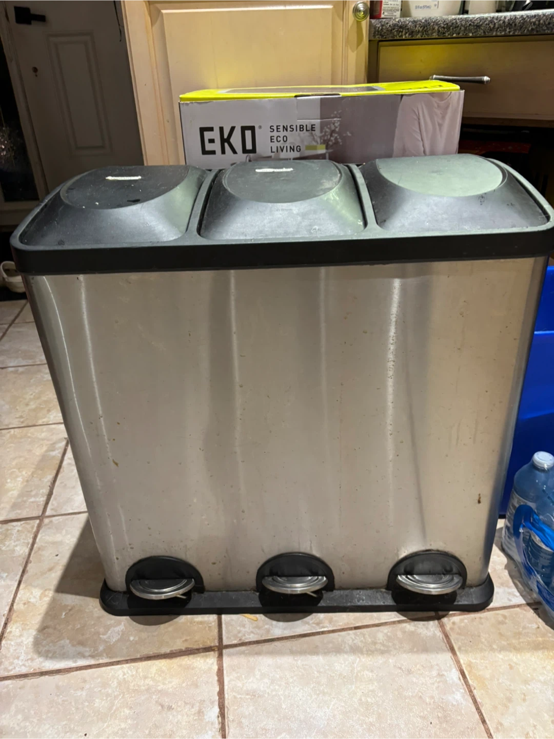 3-Compartment garbage/recycling/compost bin