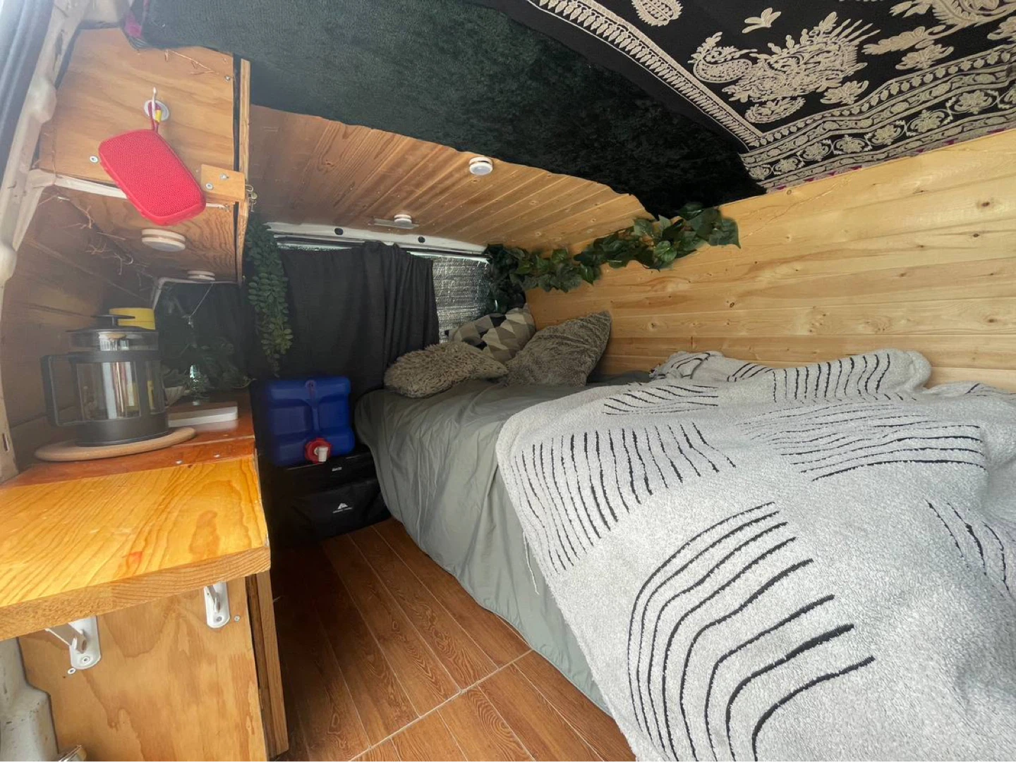 2004 GMC Safari - Short style - Clean camper build - photo 3