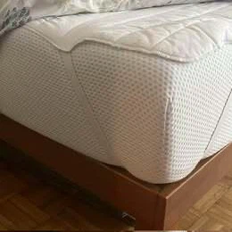 Solid wood bed and Zinus mattress bundle - photo 4
