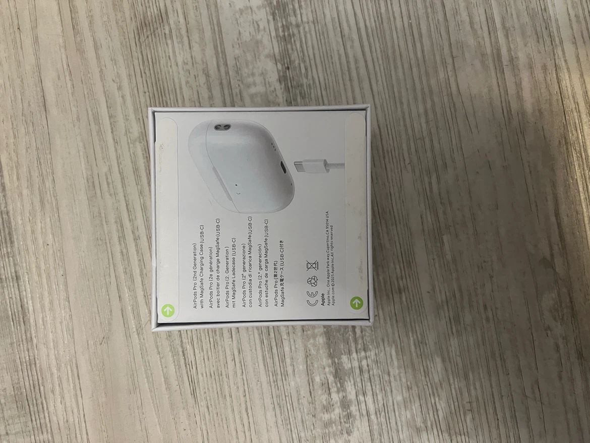Apple AirPods Pro (2nd Gen) with MagSafe Charging Case - photo 2