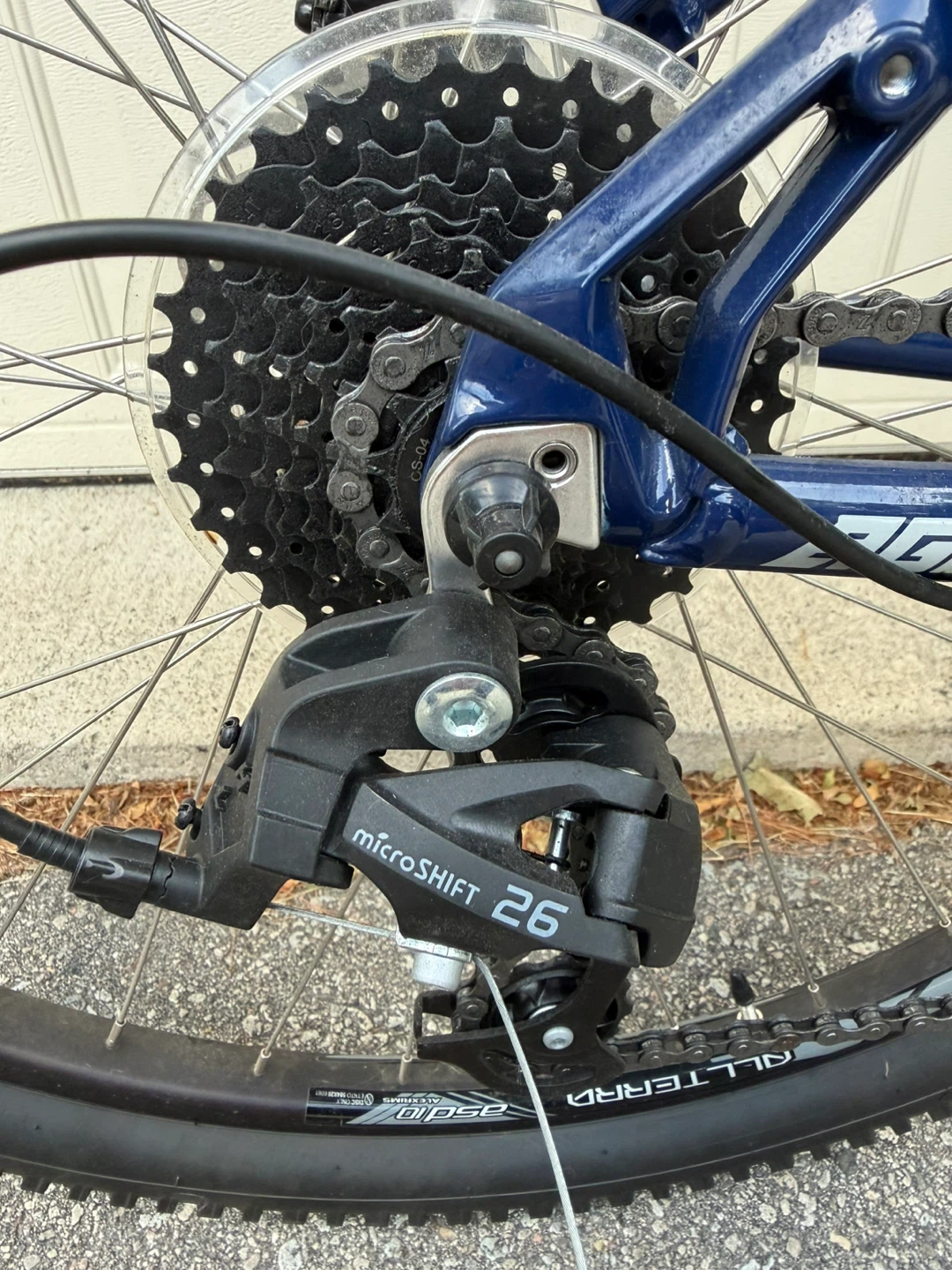 GT Mountain Bike - Blue, Size M - photo 4