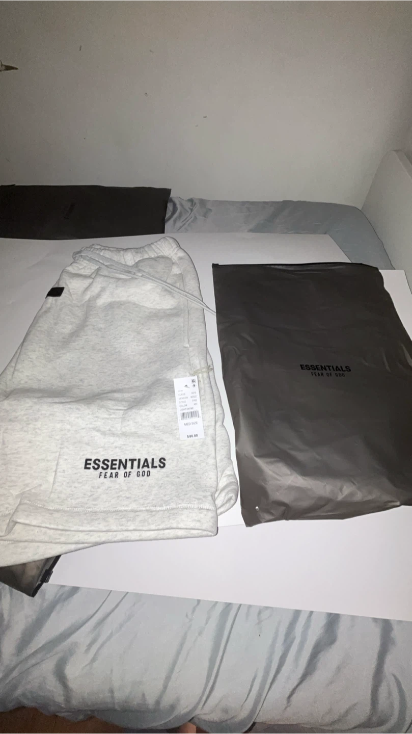 Light oatmeal essential shorts