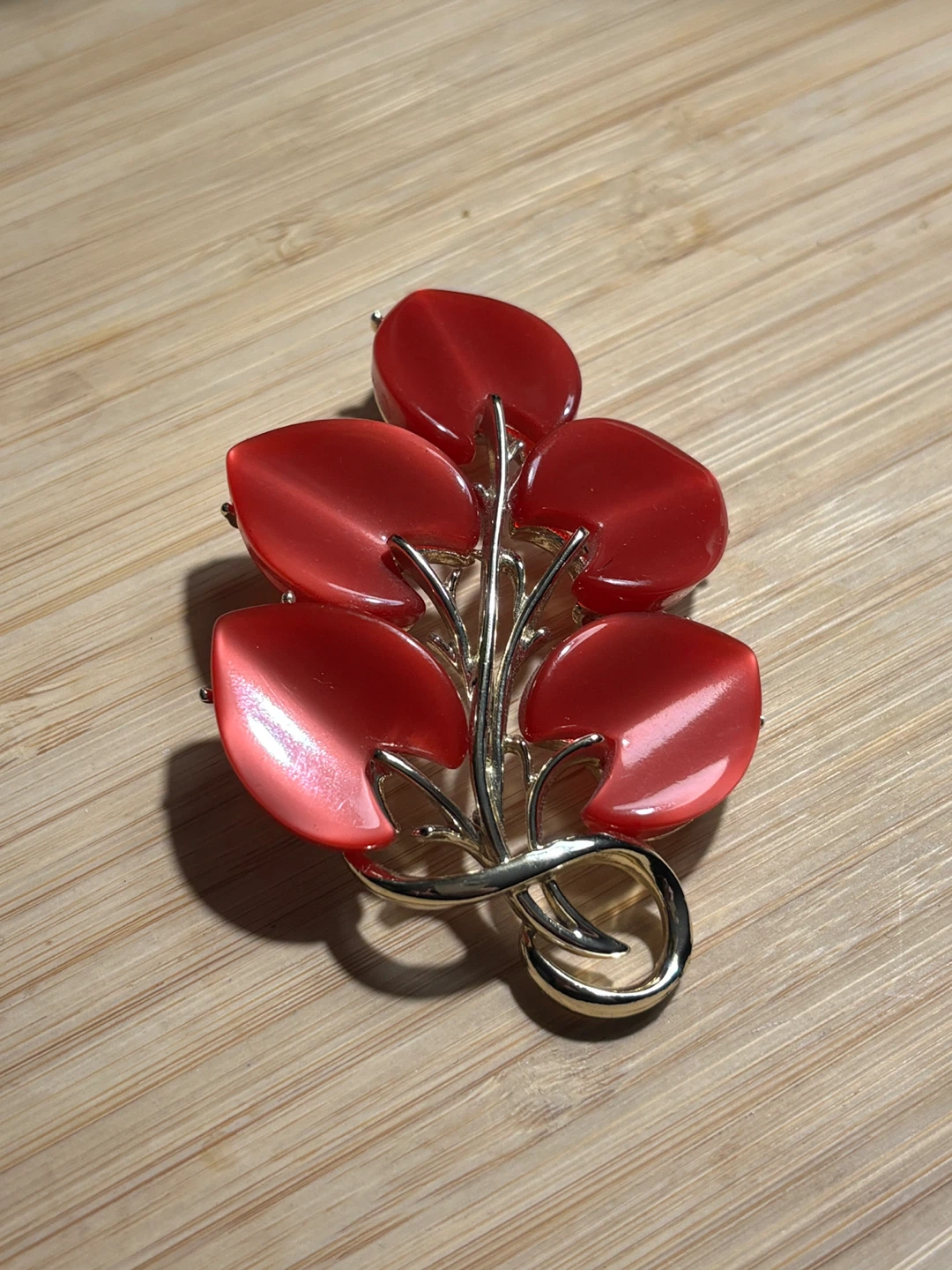 Red CORO Leaf Brooch with Gold Tones - Branded- WOW! - photo 2