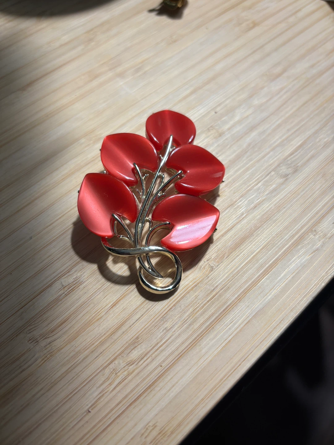 Red CORO Leaf Brooch with Gold Tones - Branded- WOW! - photo 3