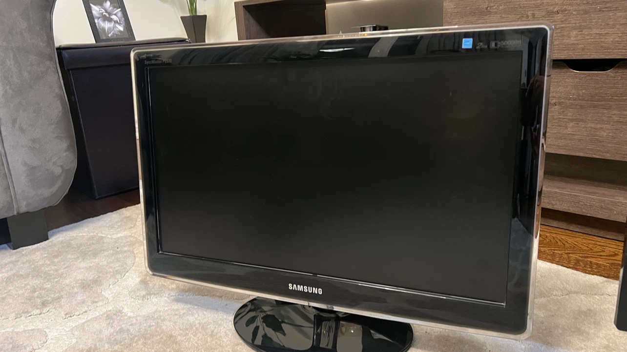 Lg and samsung monitors 24 inch - photo 2