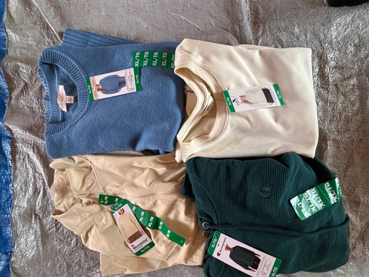 Bundle of 4 XL/TG Women's Sweaters