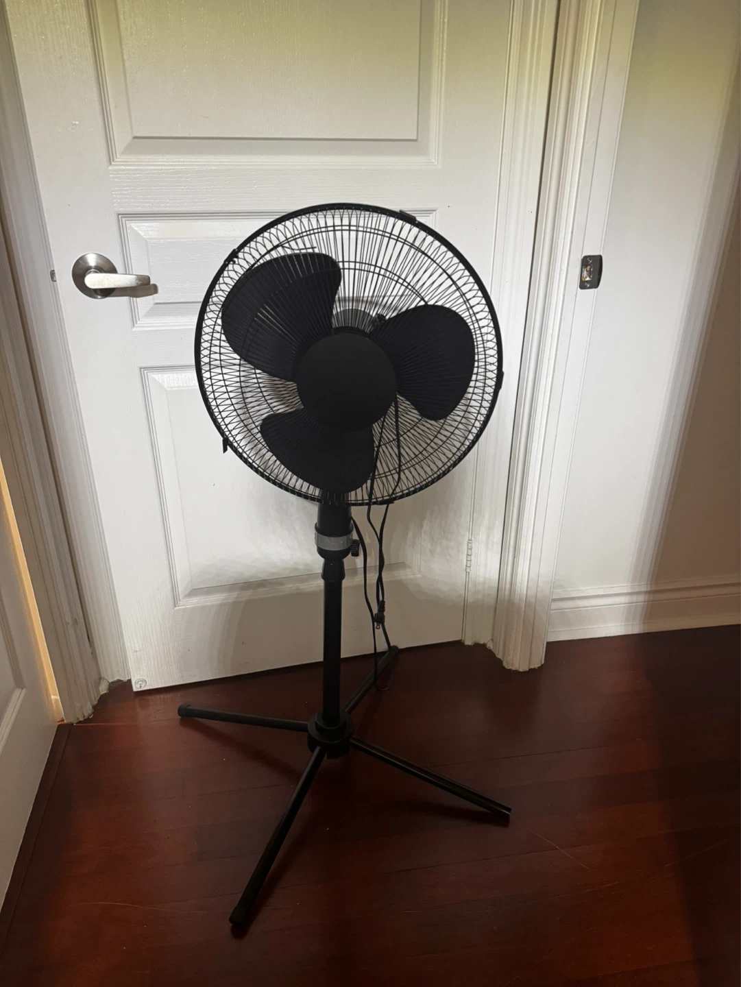 Adjustable pedestal fan - photo 3